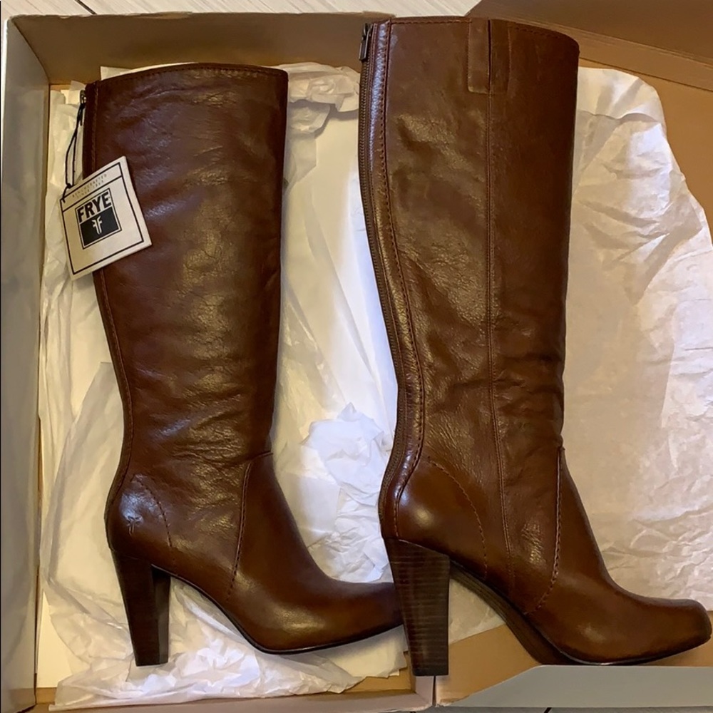 FRYE Women’s Marissa Back-Zip Boot, Cognac